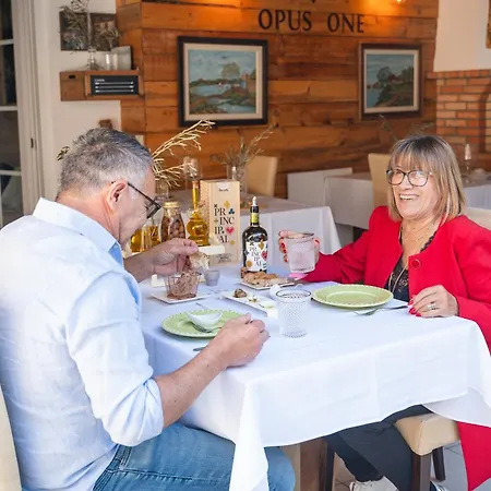 酒店 Opus One Luxury & Wine 4*